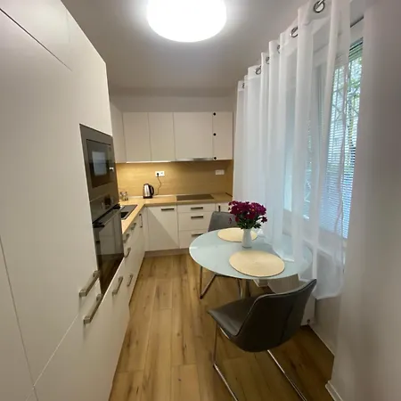 Modern Flat Close To Old Town コシツェ